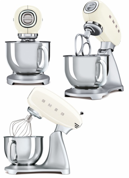 AMASADORA SMEG SMF02CREU CREMA